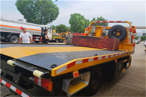 西罗园附近拖车电话号码服务